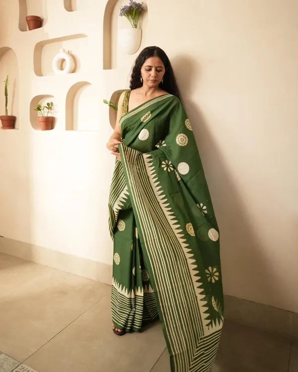 Green_Cotton_H_Block_Printed_Mul_Saree_With_Tassels_For_Women